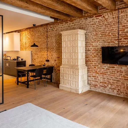 Onlviv Rynok Square 18 *