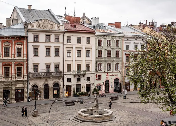 Onlviv Rynok Square 18 *