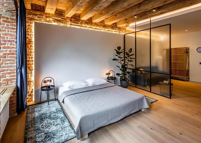 Onlviv Rynok Square 18 إلفيف